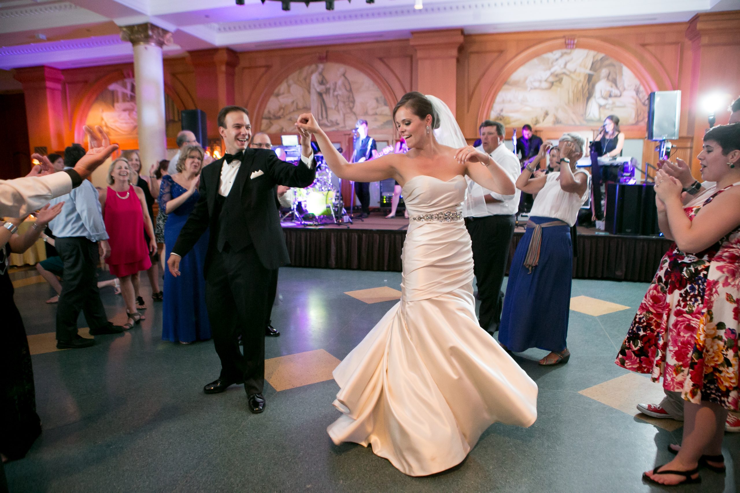 tips for putting together your wedding playlist